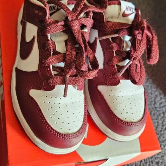 Kids Dunks - Picture 6 of 7